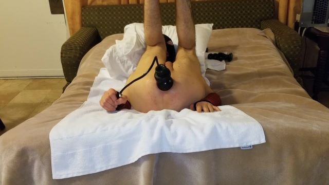 Skinny expanding his anus with huge inflatable butt plug