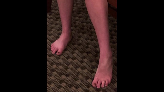 SEXY 18F LESBIAN FETISH MODEL POSES HOT FEET & VIDEO NUDE W/ FEET READY 2 GIVE FOOT JOB OR BE LICKED