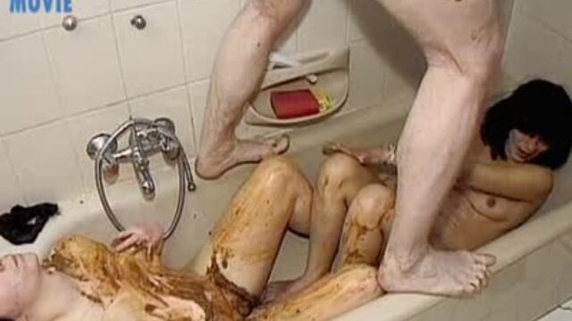 Dirty Scat Party In Tub