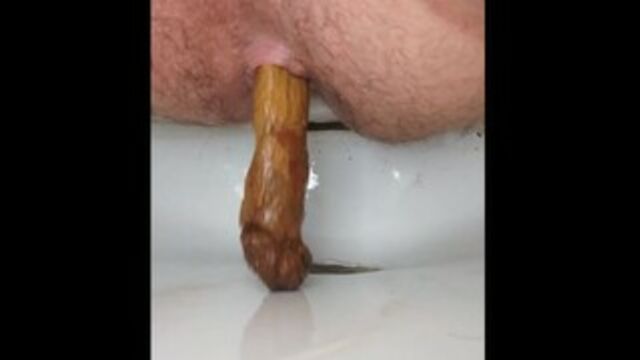 Delicious pooping scat