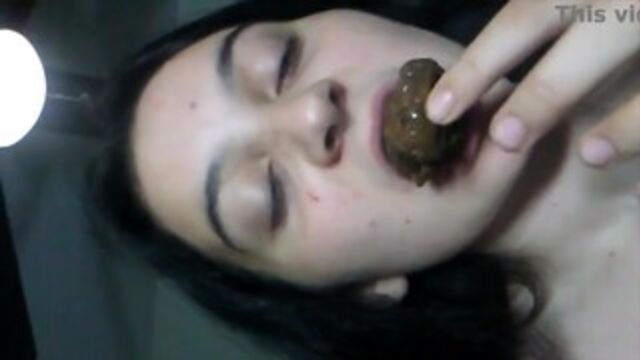 Teen scat porn girl chewing and swallowing shit