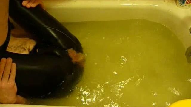 pooping in lycra in bathtub