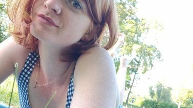 Super Hot French Redhead Domina with Gorgeous Feet enjoys the sun