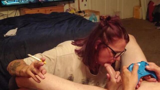Sexy Milf in Nerdy Glasses Sucks Off Daddy playing Apex