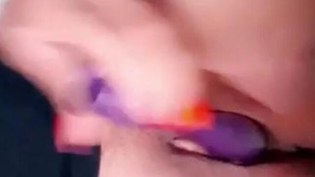 ToneCarmela masturbates and show soff her gorgeous flower